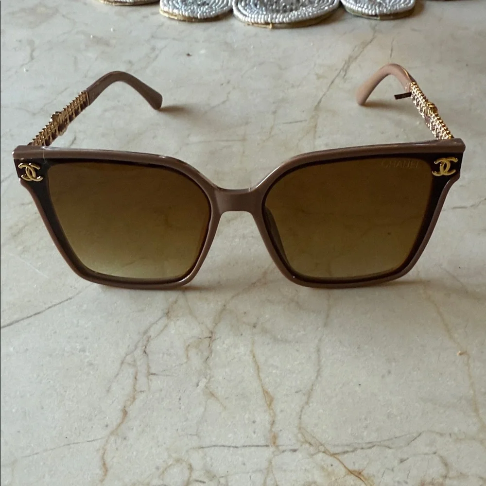 CHANEL Brown Sunglasses with Gold Detailing - Picture 4 of 4